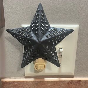 Black Metal Star Nightlight